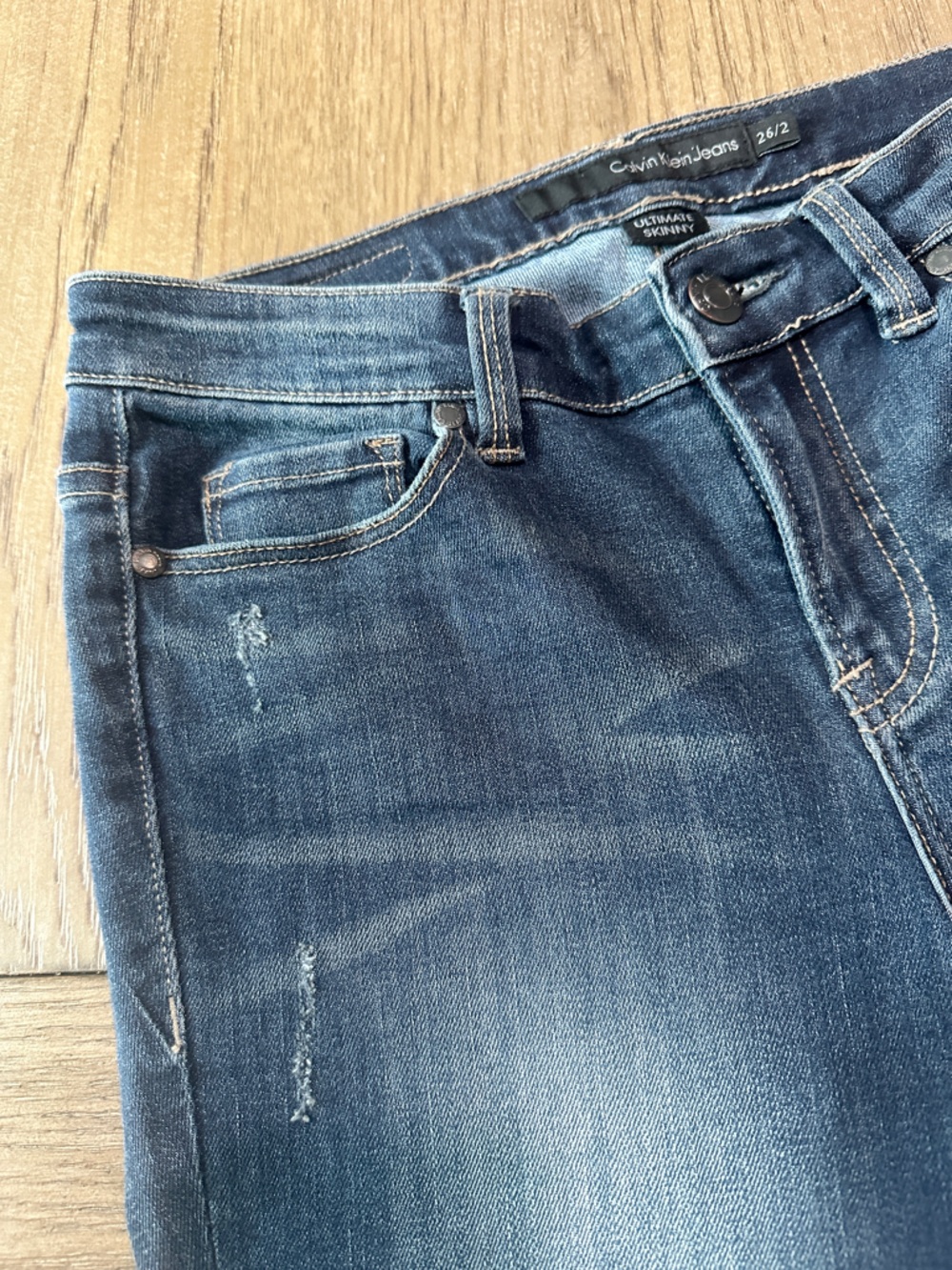 Calvin Klein Ultimate Skinny Jeans Size 26/2 Medium Wash - Picture 4 of 8
